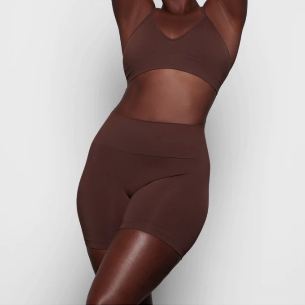 SKIMS NWT Soft Smoothing Shorts - Cocoa